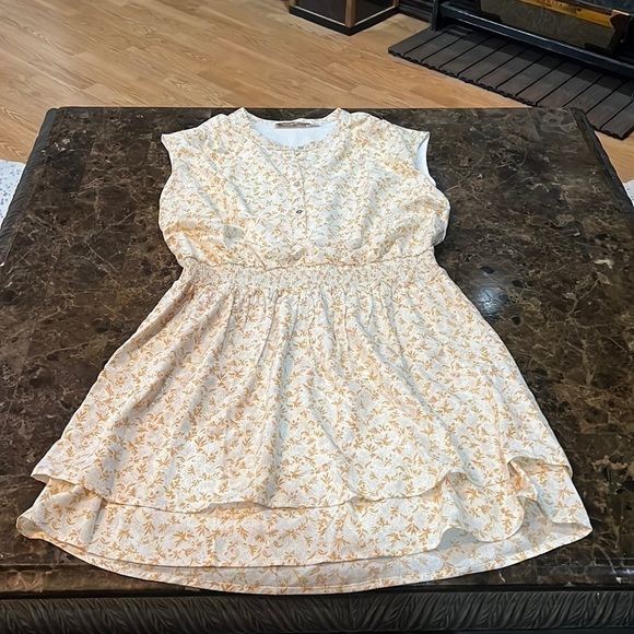 bishop + young Dresses & Skirts - NWOT Bishop + young large dress.  A145 cream dress with mustard yellow accents